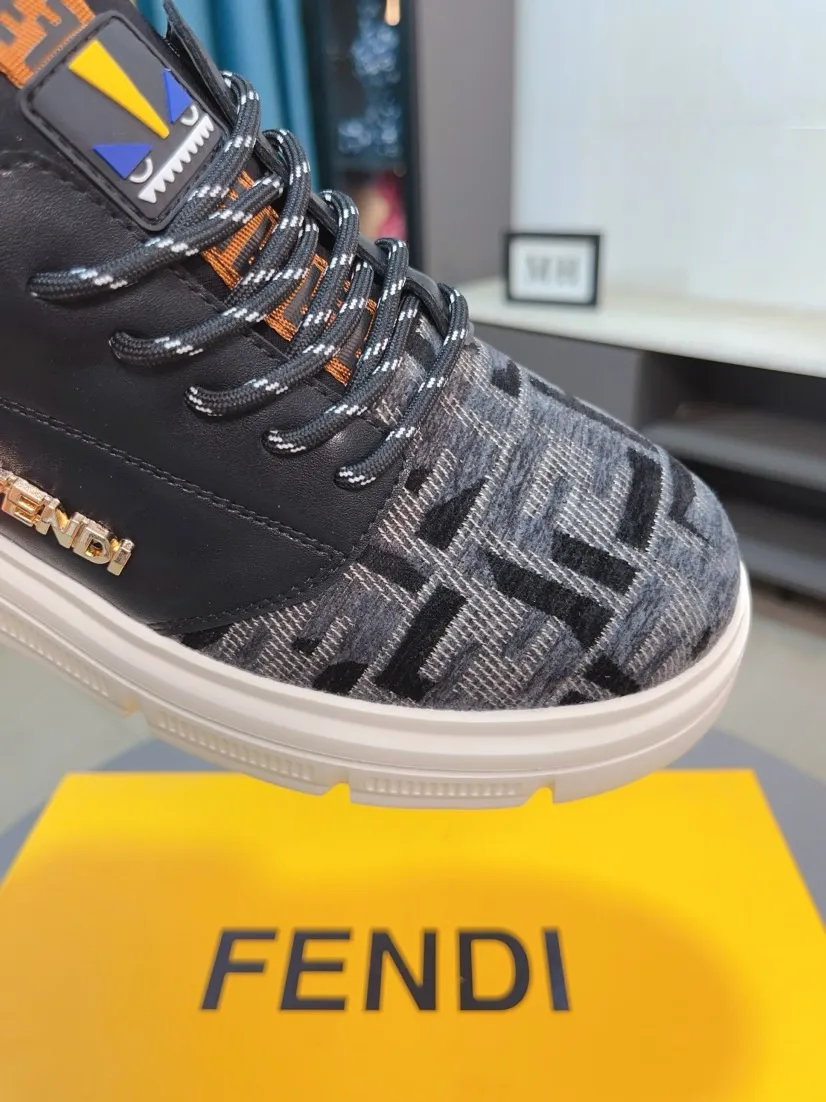 Factory price 420🌹🌹【FENDI】FENDI classic and comfortable men, this complex sneaker is made of soft calfskin➕genuine leather lining➕original ultra-light rubber material with rough outsole. This unique light and thin style is suitable for the casual and exquisite sensibility of this season. It is comfortable and natural on the feet. It is an everyday style for casual travel in autumn and winter! 38/44